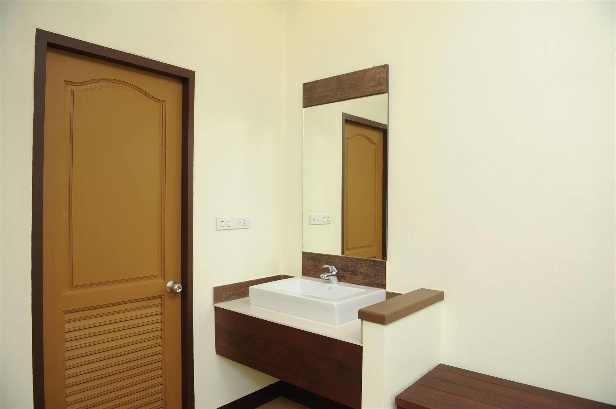 Mawin Hotel Chiang Mai Exterior photo